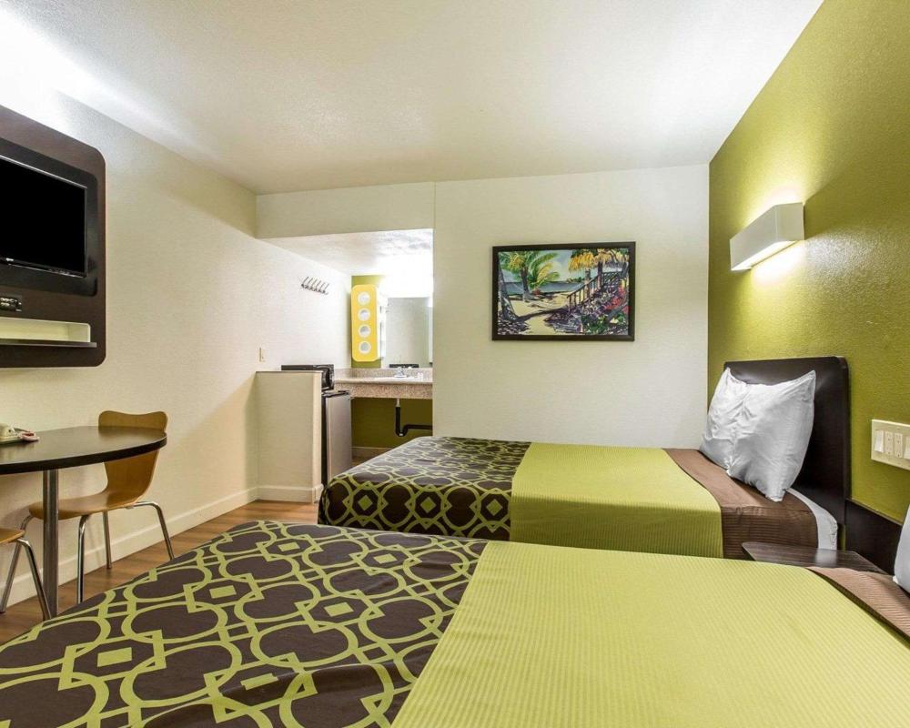Double Room with Two Double Beds - Non-Smoking interior